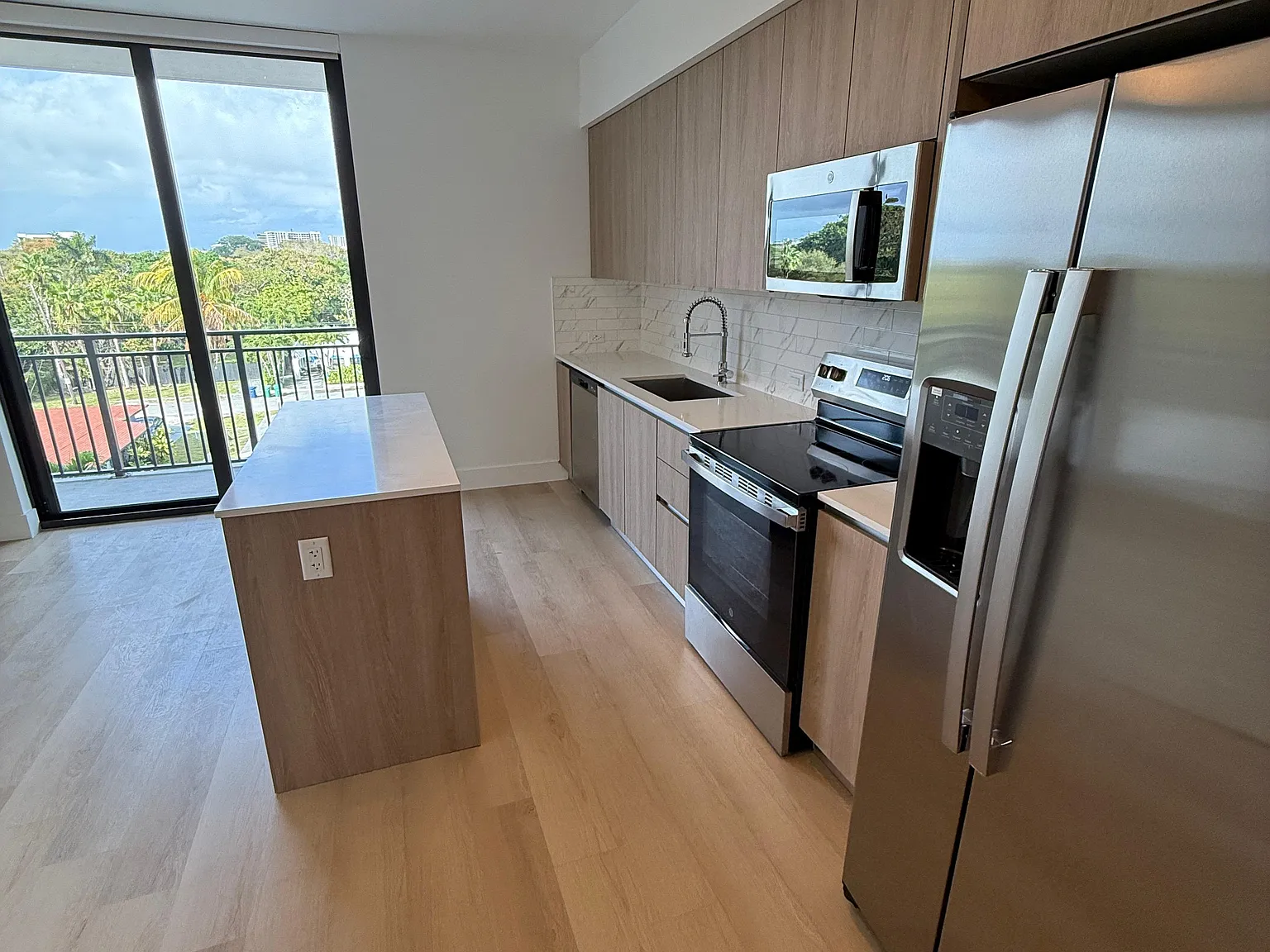 Studio, 586 sqft, $1,980 — Photo 1