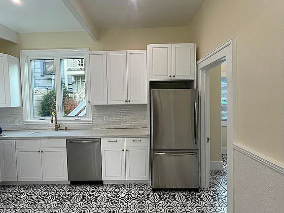 3rd image of 547-549 Birch St