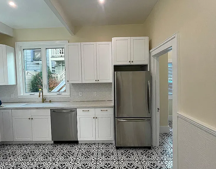 547-549 Birch St — Photo 3