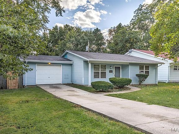 2nd image of 18 Redwood Dr