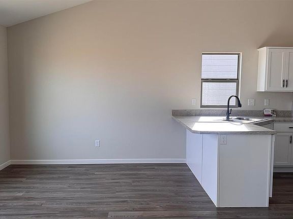 3rd image of 1308 Marboeuf Blvd