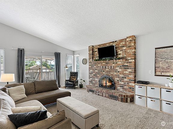 4th image of 1312 E Lennox Place