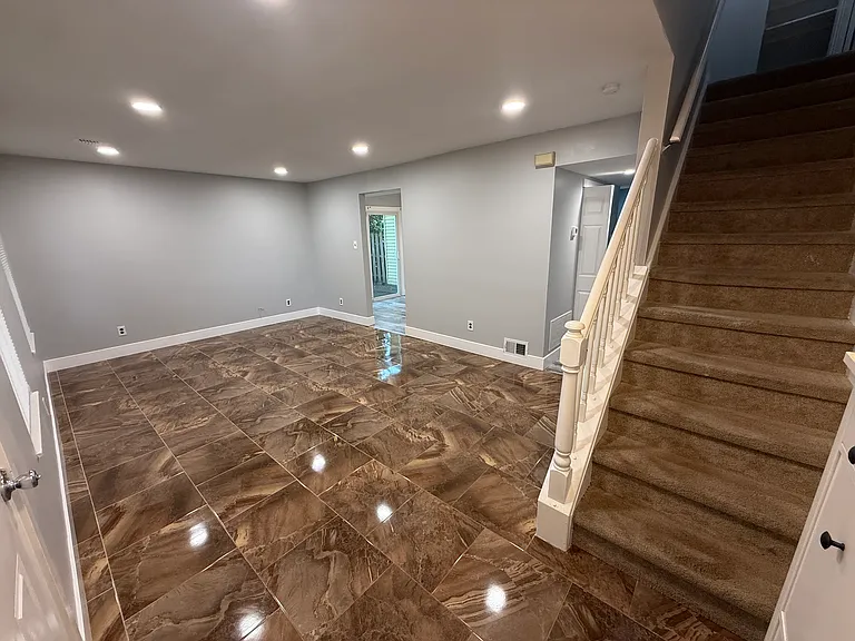 168 Reliance Pl — Photo 2