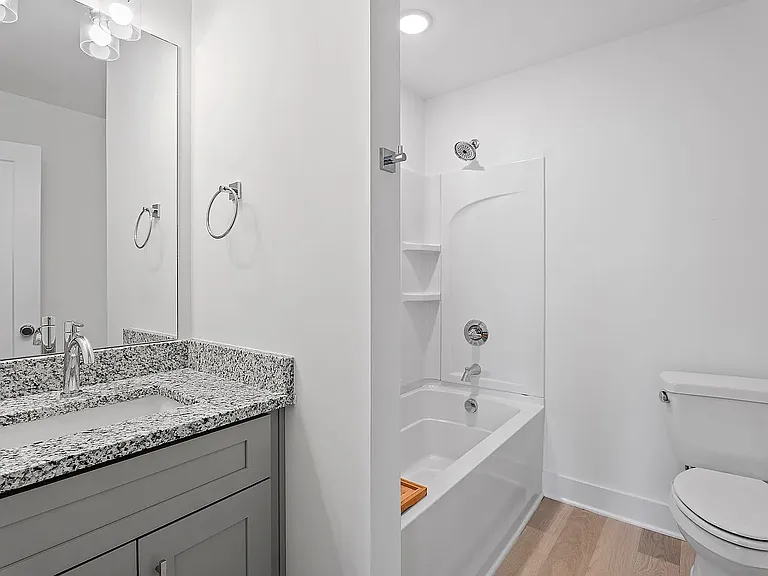 550 Markham St #4 — Photo 14