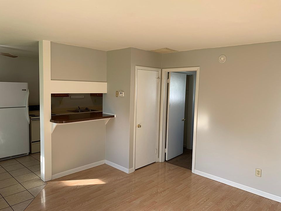 1st image of 215 E Shannon Ave