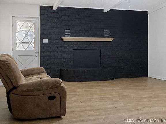 3rd image of 606 E Main St