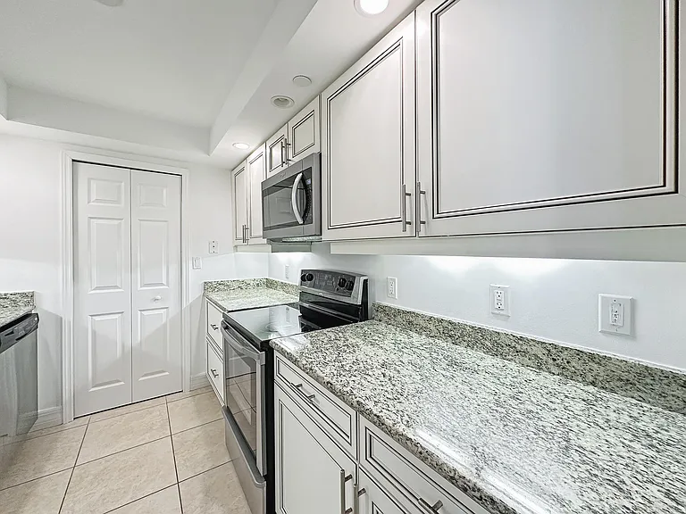 3000 N Ocean Dr #19B — Photo 6