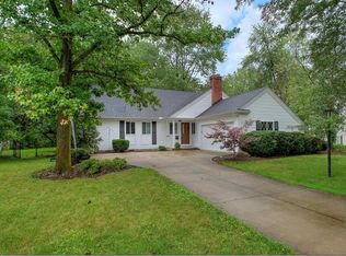 7057 Warrington Dr, North Olmsted, OH 44070