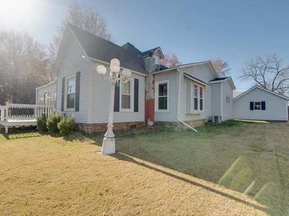 619 S 2nd St, Odessa, MO 64076