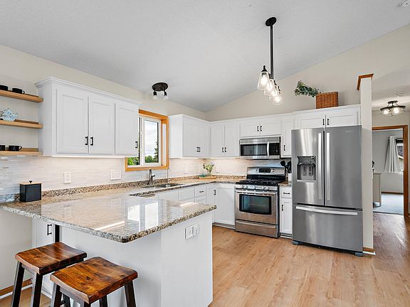 4th image of 11144 14th St NE
