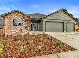 3317 Tree Top Dr, Medford, OR 97504