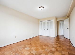 10201 Grosvenor Pl APT 1005, Rockville, MD 20852