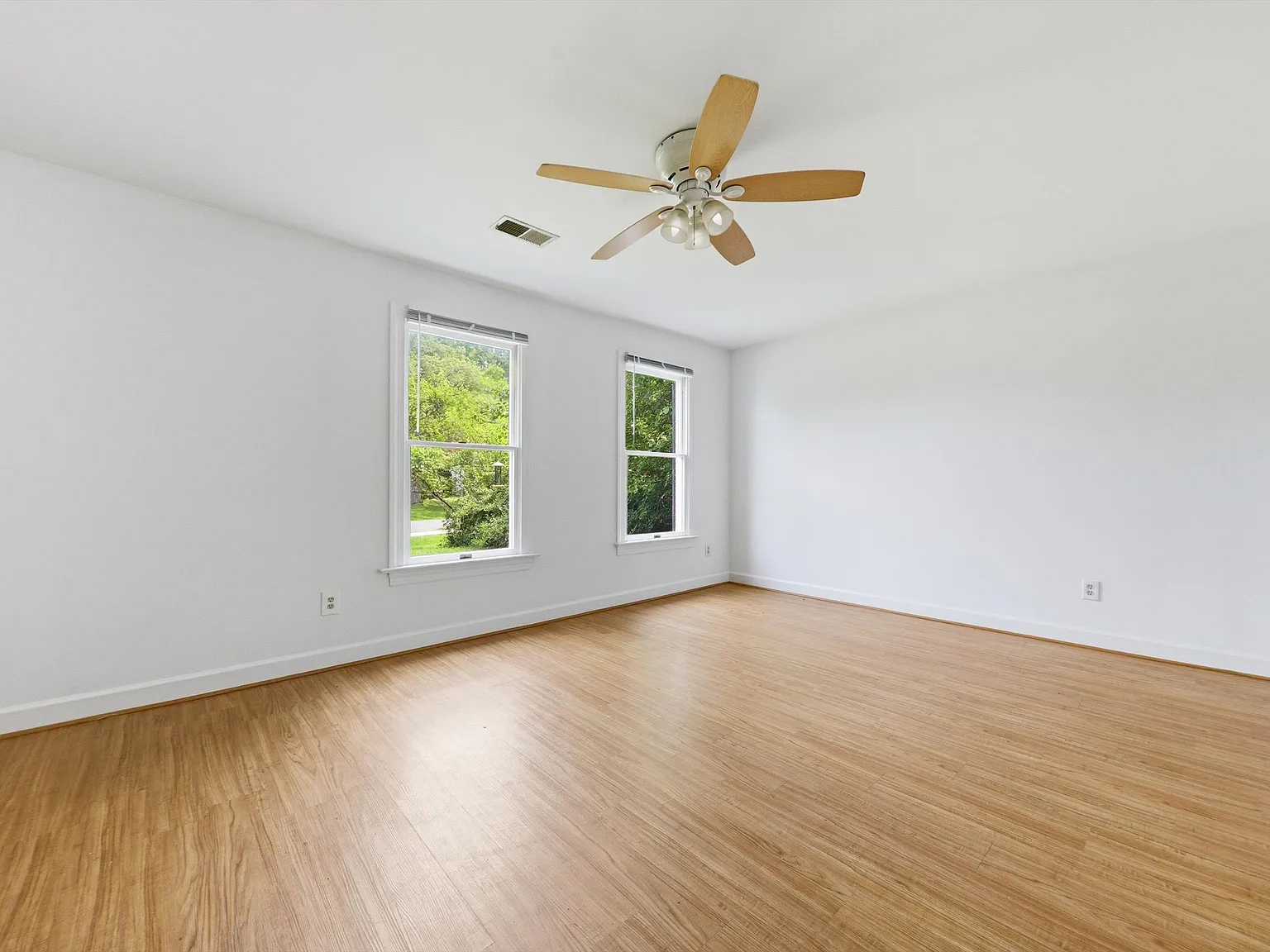 4 bed, 1968 sqft, $3,500 — Photo 4