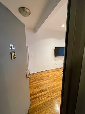 Rented by KNOCKKNOCK LLC | media 10