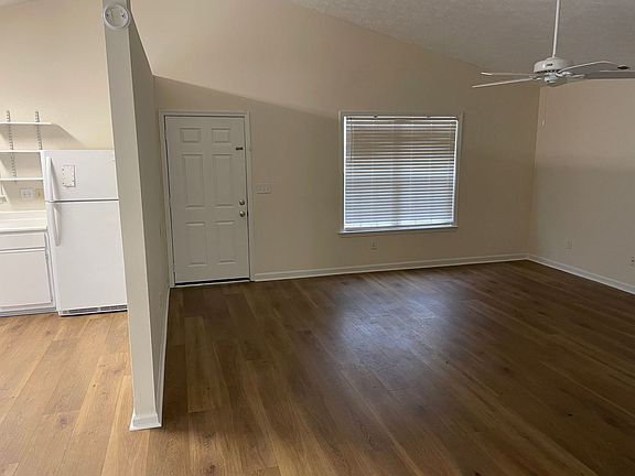 5th image of 404 Beasley Rd