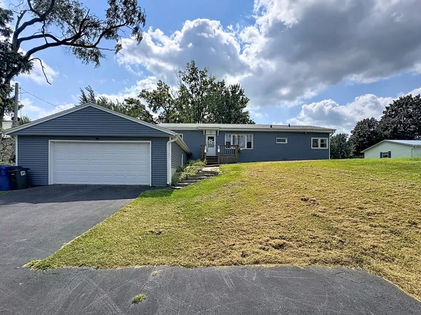 2617 W 49th St, Davenport, IA 52806