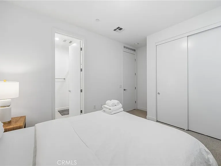 637 S Lyon St — Photo 32