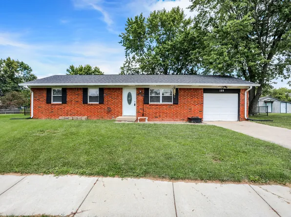 129 Forum Dr, Whiteland, IN 46184