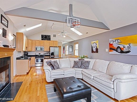 2nd image of 1401 N Artesian Ave #3