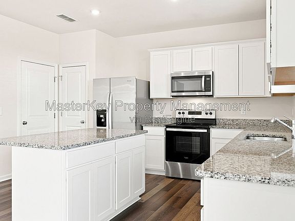 3rd image of 3537 Polygon Pl