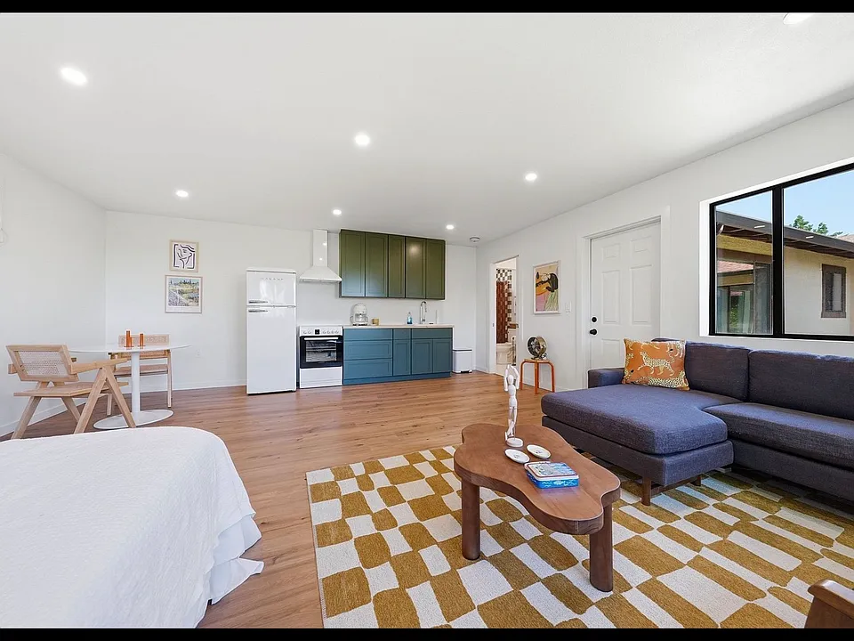 2961 Panorama Dr #1