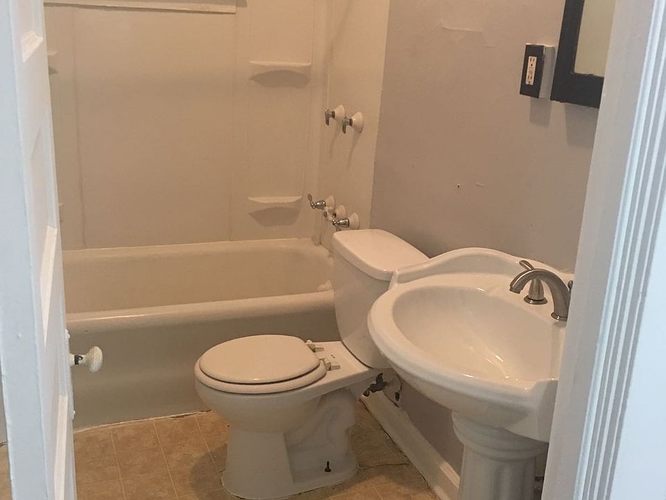 2nd image of 28 Robin St APT 6