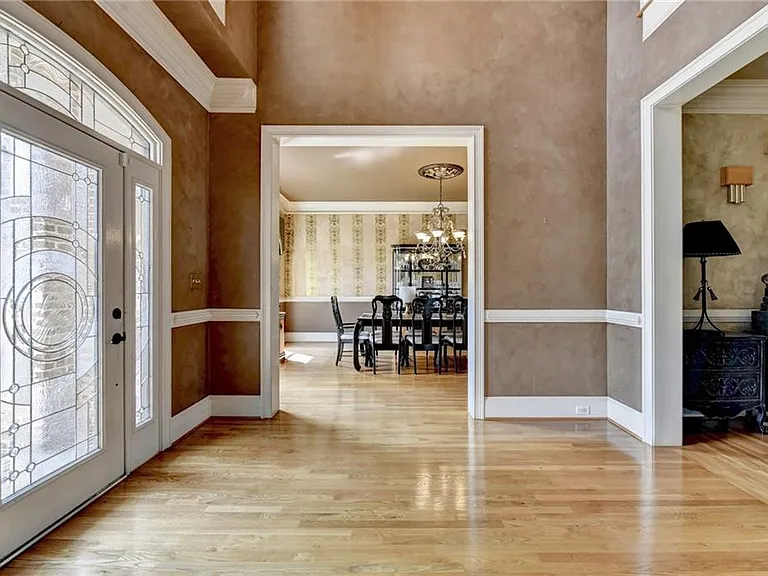 8910 Pinehurst Cv — Photo 10
