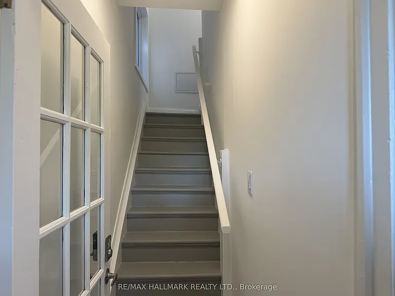 553 Broadview Ave #UPPER — Photo 4