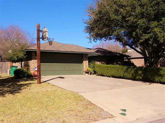 2nd image of 902 Cottonbowl Dr