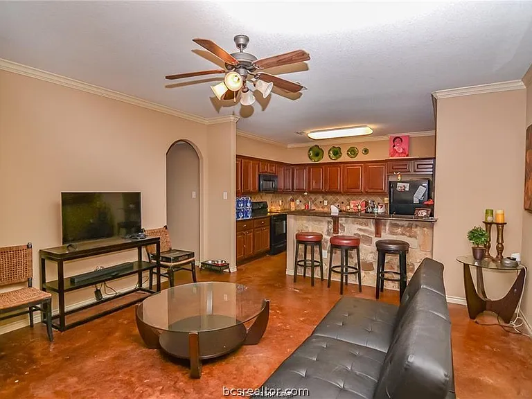3221 Sergeant Dr — Photo 2