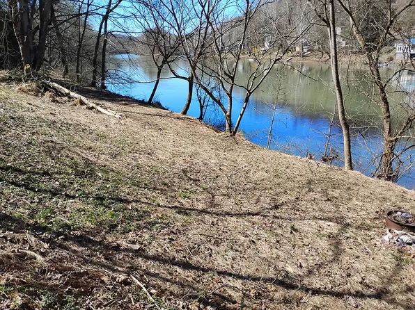 34 Sandy Beach Rd, Fairmont, WV 26554