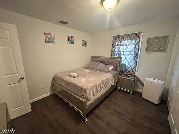 5th image of 142 Mapes Ave Unit 3