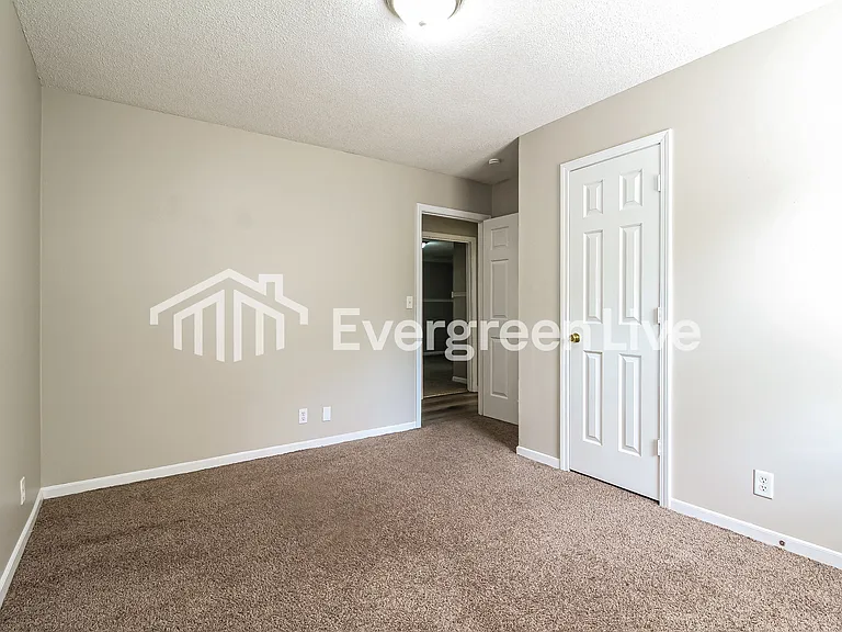 113 Court Dr — Photo 11