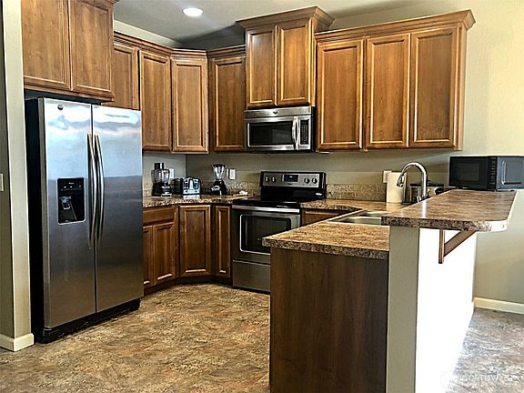 5th image of 908 NE Country Avenue