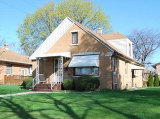 3716 W Lakefield Dr, Milwaukee, WI 53215