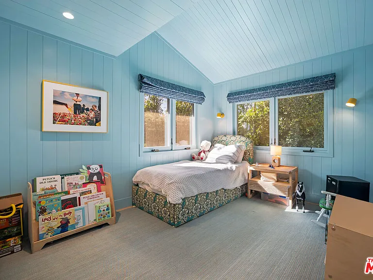 7038 Dume Dr — Photo 34