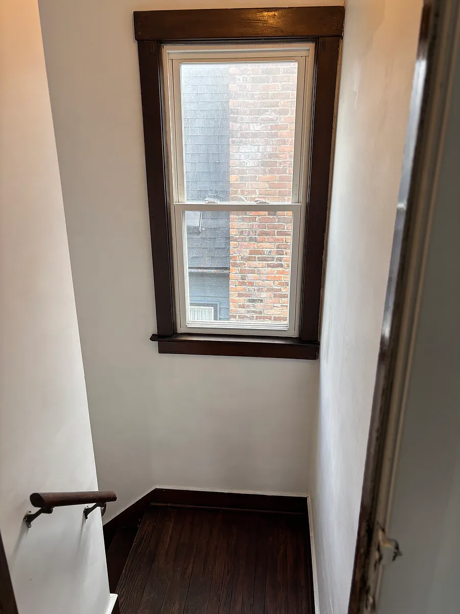 Building Photo - 467 W Chesterfield Ave #1