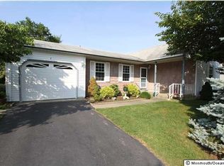8 Clinton Ct, Manchester Township, NJ 08759