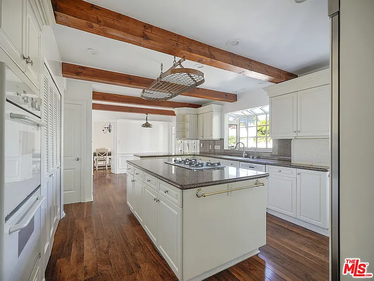 13161 Addison St — Photo 10