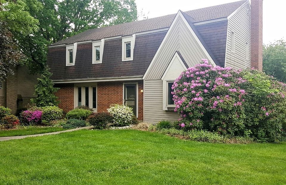 1st image of 211 W Parliament Dr