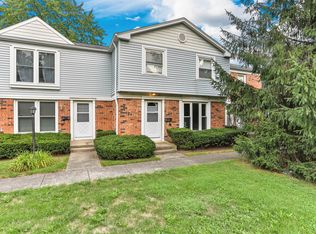 1023 Ashton Ct, Streamwood, IL 60107