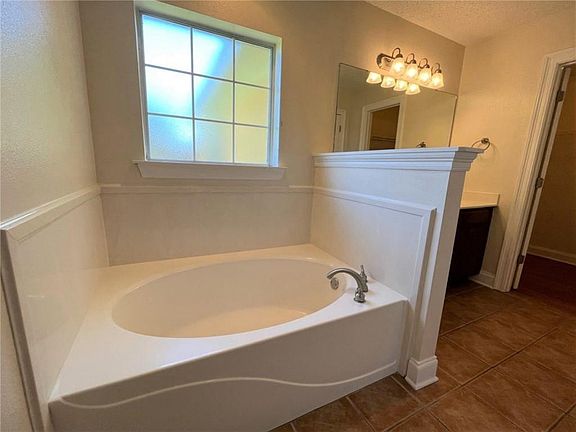 4th image of 137 Cottage Grv