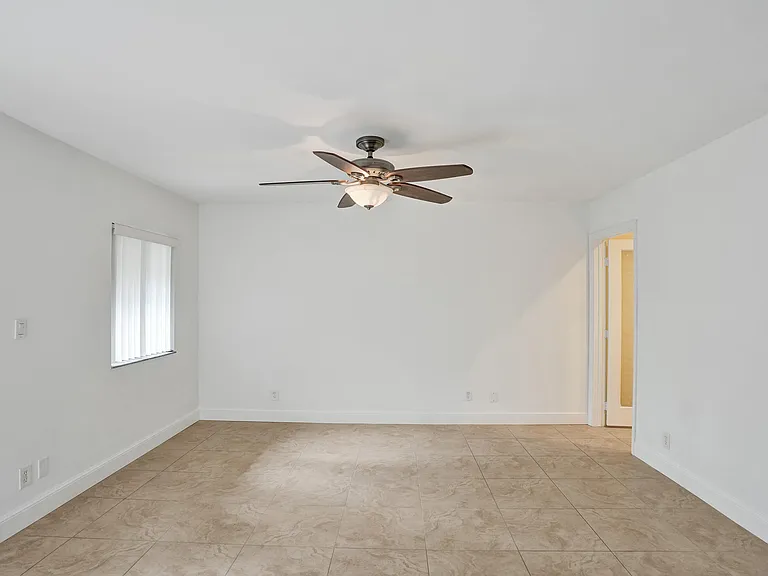 1330 NW 13th St #3 — Photo 33