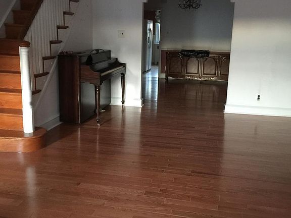 2nd image of 3423 Oakmont St