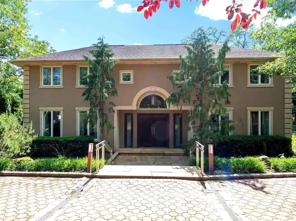 6 Vista Drive, Great Neck, NY 11021