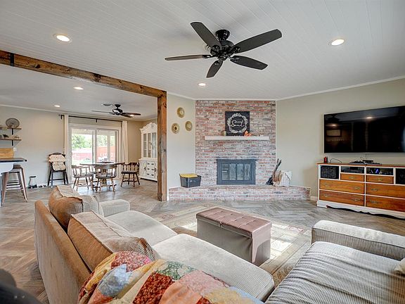 5th image of 7461 Langdon Ave