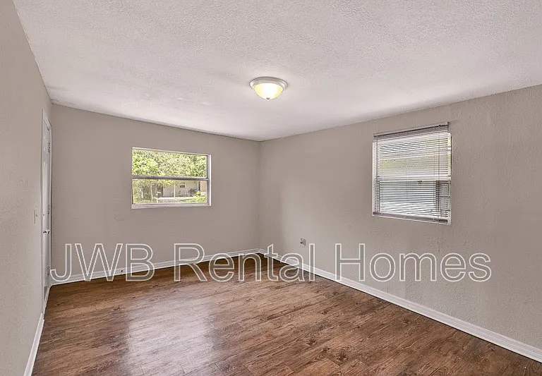 2262 Kingston St — Photo 5