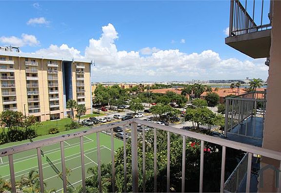 4th image of 4550 NW 9th St APT 611E