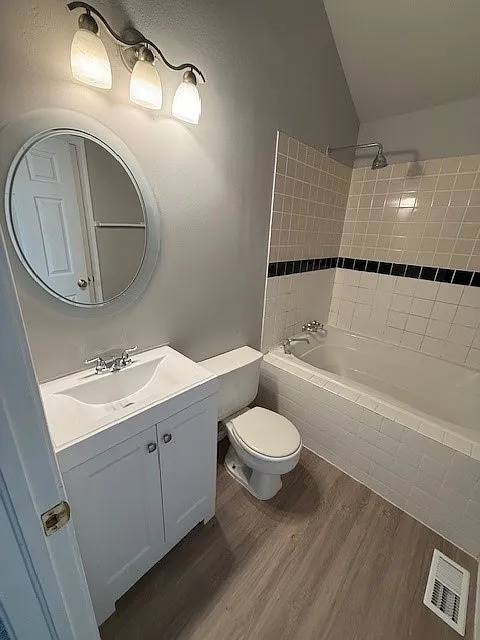 2 bed, 1.5 bath, 992 sqft, $1,800 — Photo 3