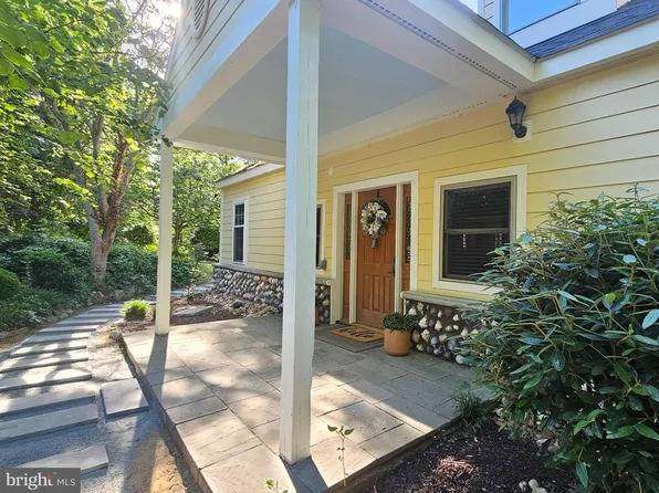 7712 Dolly Dr, Lorton, VA 22079